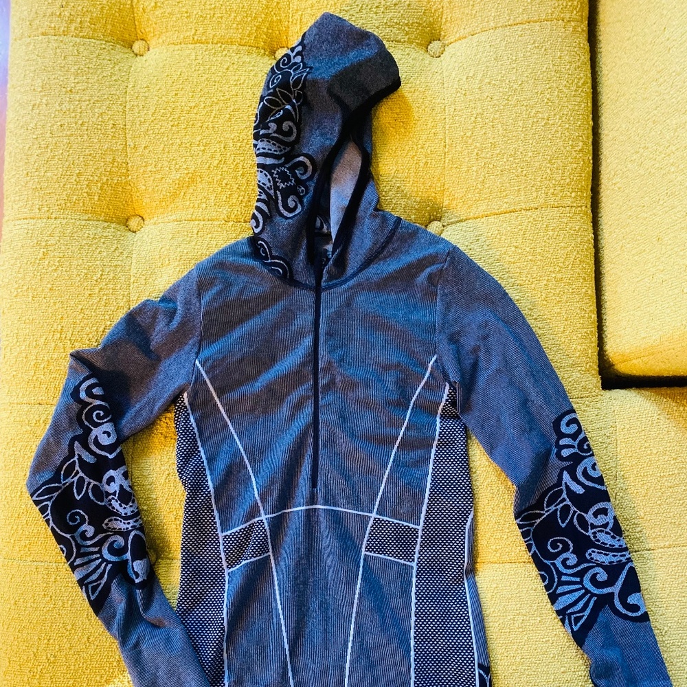 Athleta seamless twist hoodie half-zip, gray black M